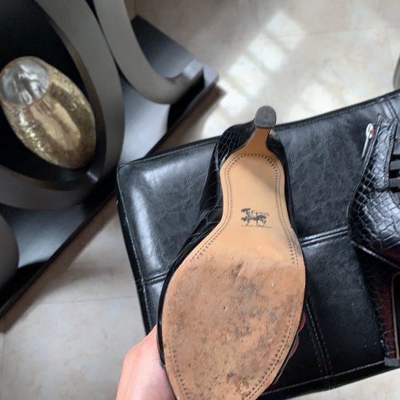 Black Sam Edelman heels. - Picture 4 of 6